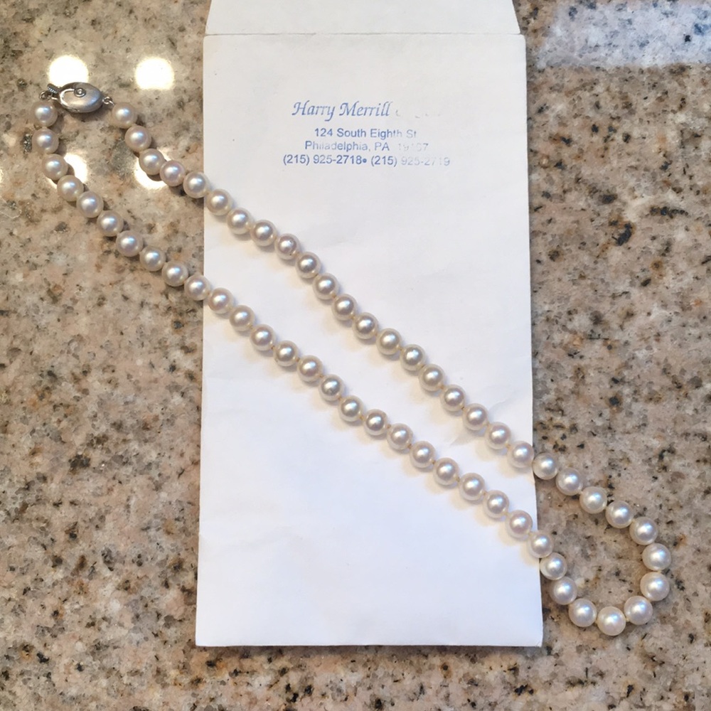 Pearl necklace authentic w diamond clasp - Picture 2 of 4